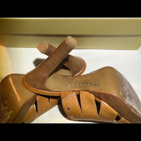 Michael Kors Heel w/ Nailhead Accents (8) - Picture 5 of 7